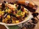 Рецепта Паеля от бял ориз със зеленчуци, шафран, морски дарове (скариди, миди, октопод) и наденица